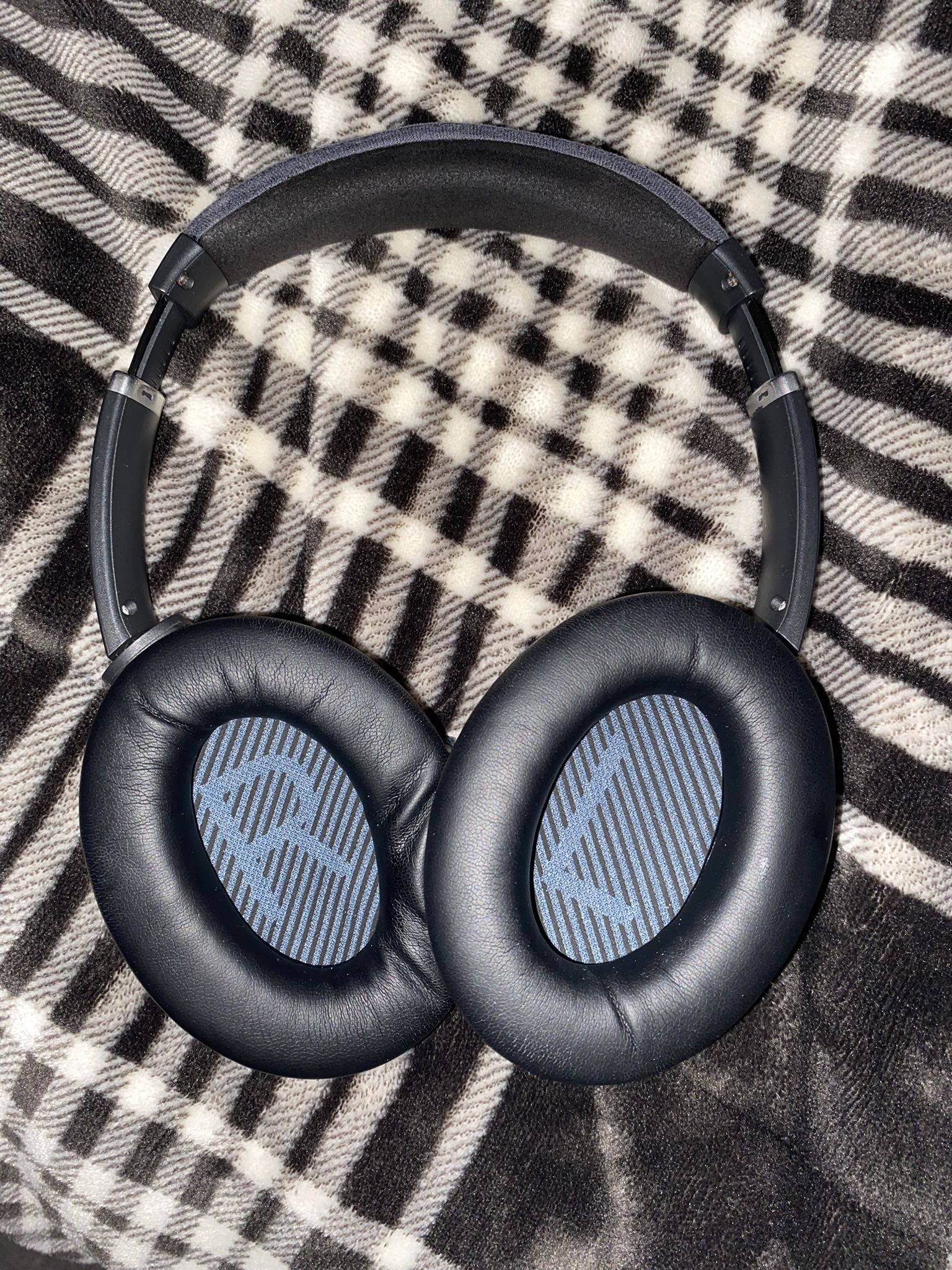 Bose AE2 Soundlink Bluetooth Headphones (NEW EAR CUSHIONS)