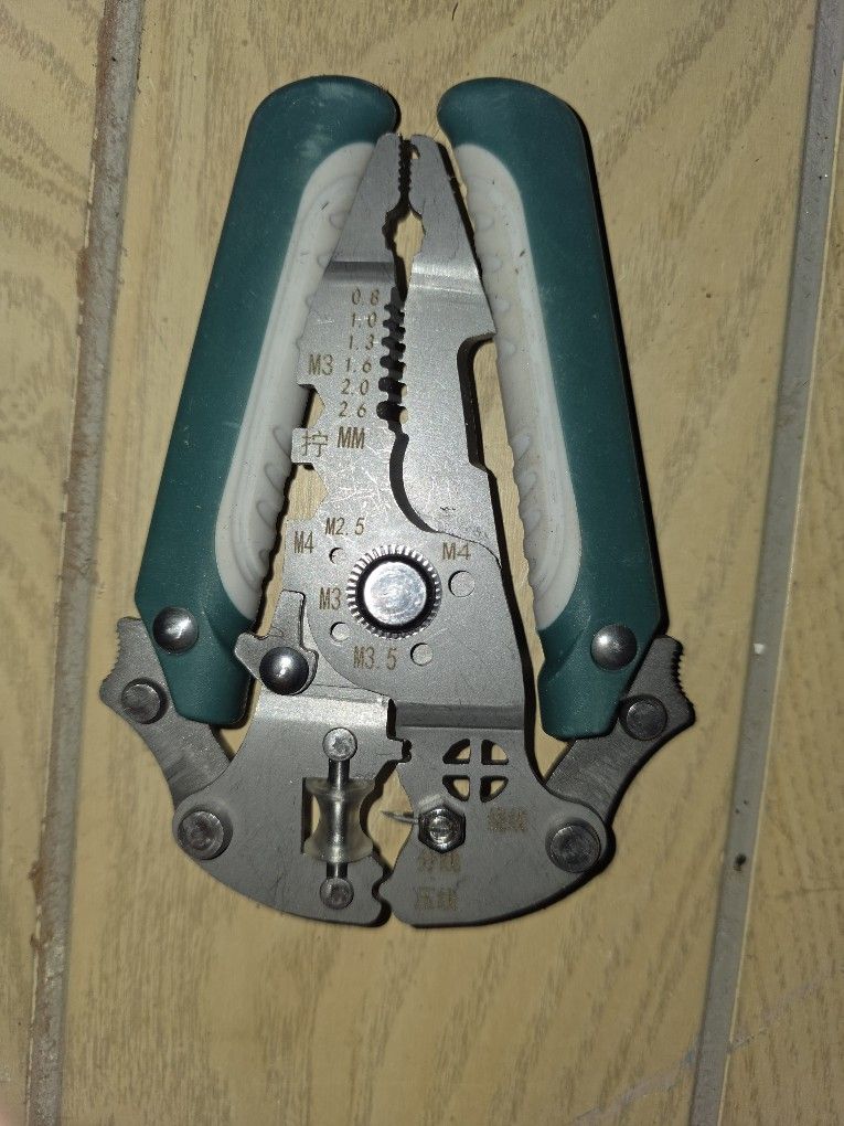 Foldable Wire Strippers