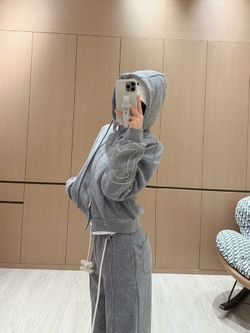Pre-loved Gray Zip-Up Hoodie