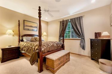 Beautiful QUEEN Sized Wood Four Post Bed