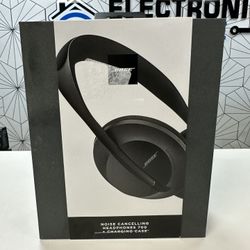 BOSE 700 Noise Cancelling Headphones + Charging Case Black