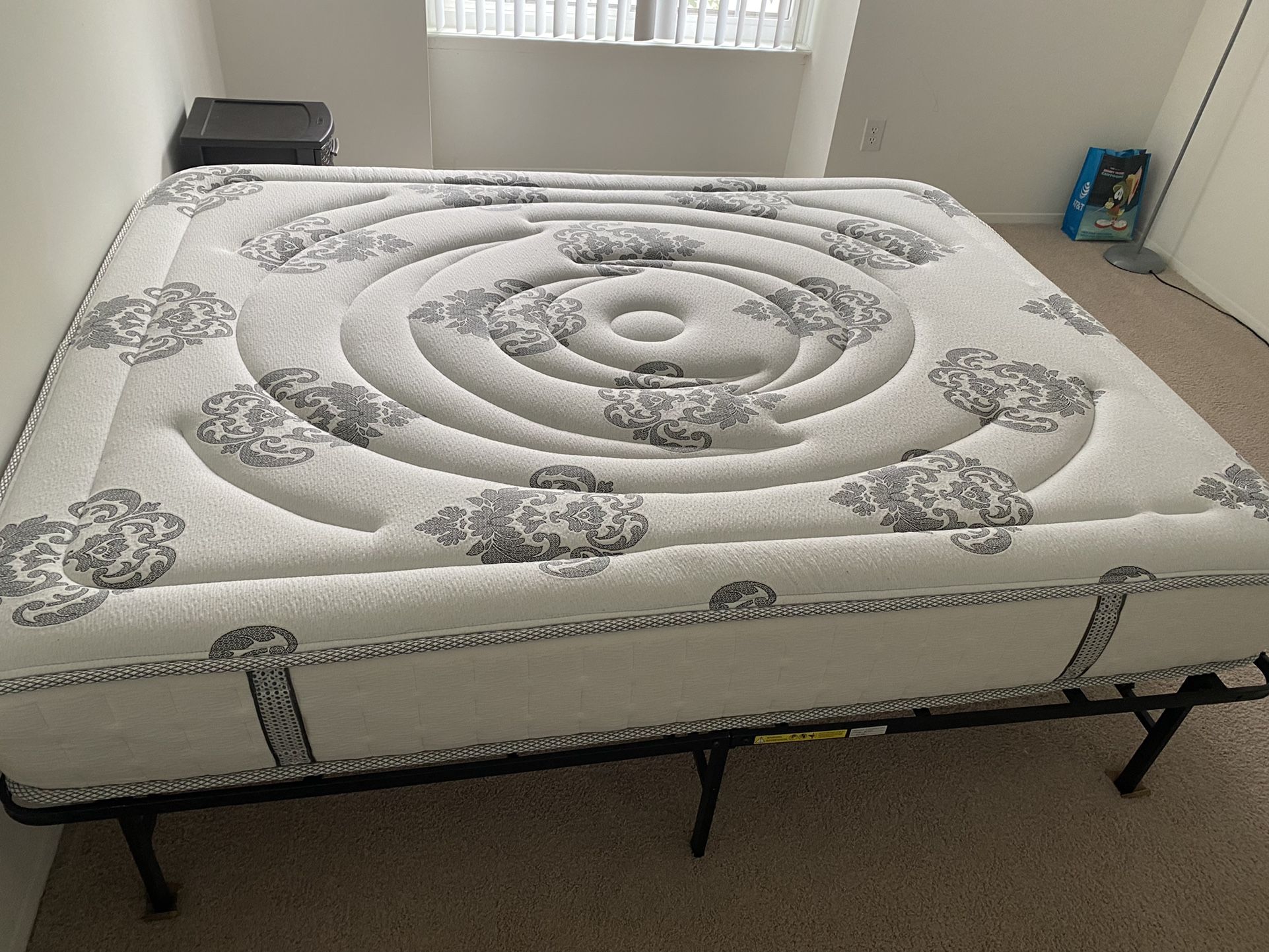 Classic Brands Decker Hybrid Memory Foam and Inner Spring 10” Bed In A Box Wueen