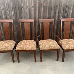 Dining Room Set Of 4 In Good Condition