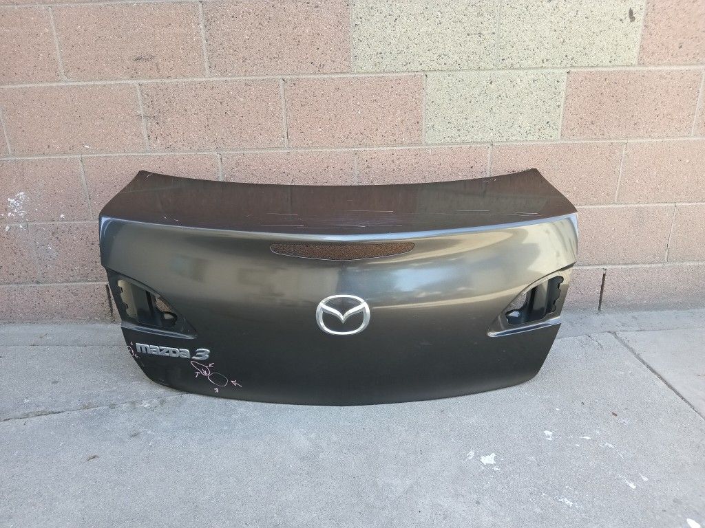 2010 2013 MAZDA 3 SEDAN TRUNK LID / TAILGATE OEM ORIGINAL