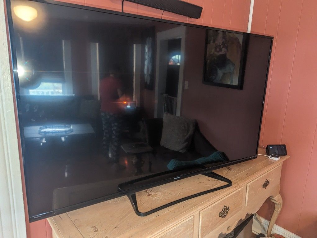 Aquos 65 Inch TV Works Fine