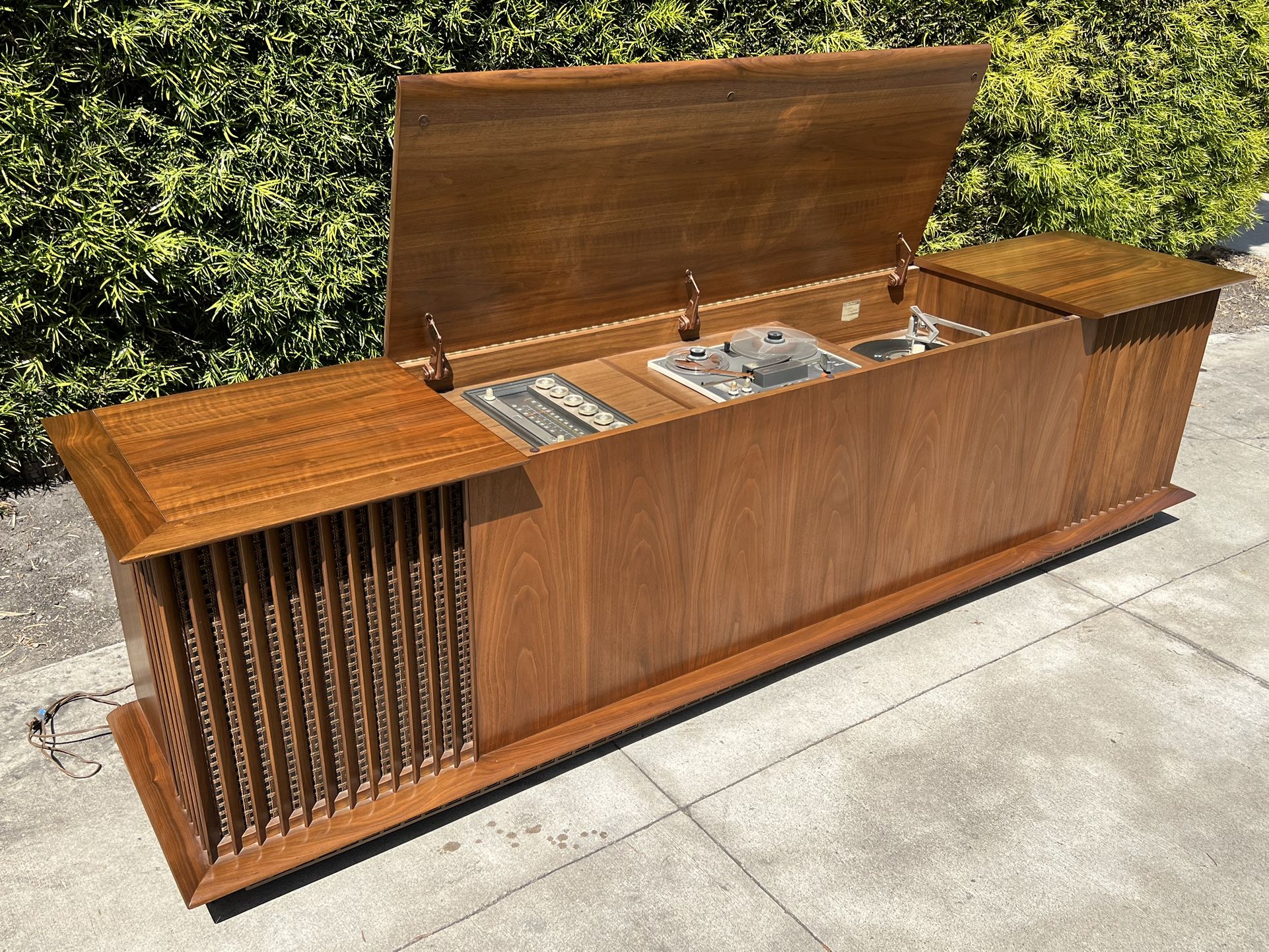 1960s Vintage Magnovox Walnut Stereo Console