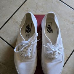 VANS TENNIS SHOES SIZE IN THE PICTURES 
