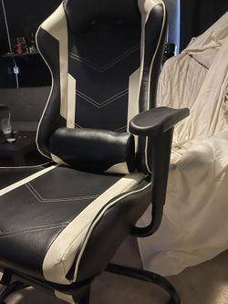 Black And White Gaming chair 
