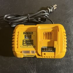 DEWALT 20V MAX / 60V MAX FLEXVOLT Lithium-lon Fan Cooled Fast Battery Charger