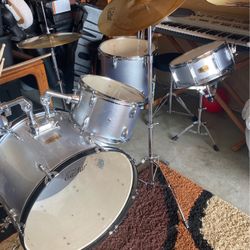 7 Piece Drum Set