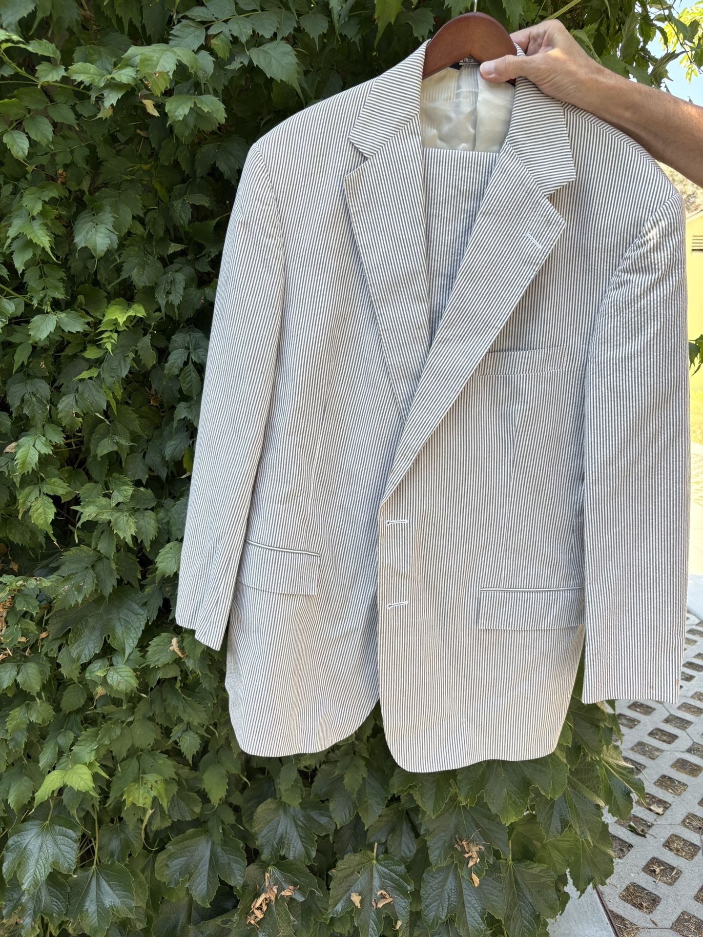 Men’s Ralph Lauren seersucker suit. Size 42 R
