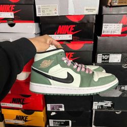Jordan 1 Mid Dutch Green size 11W 9.5M USED
