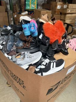 2pallets (284pcs)for shoes , Various styles Mix