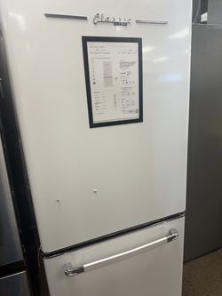 Classic Retro By Unique Appliances Refrigerator and Freezer(warranty available)