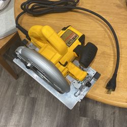 Dewalt Circular Saw 7- 1/4