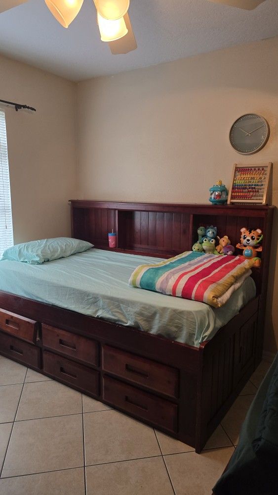 Twin Kids Bedroom Set