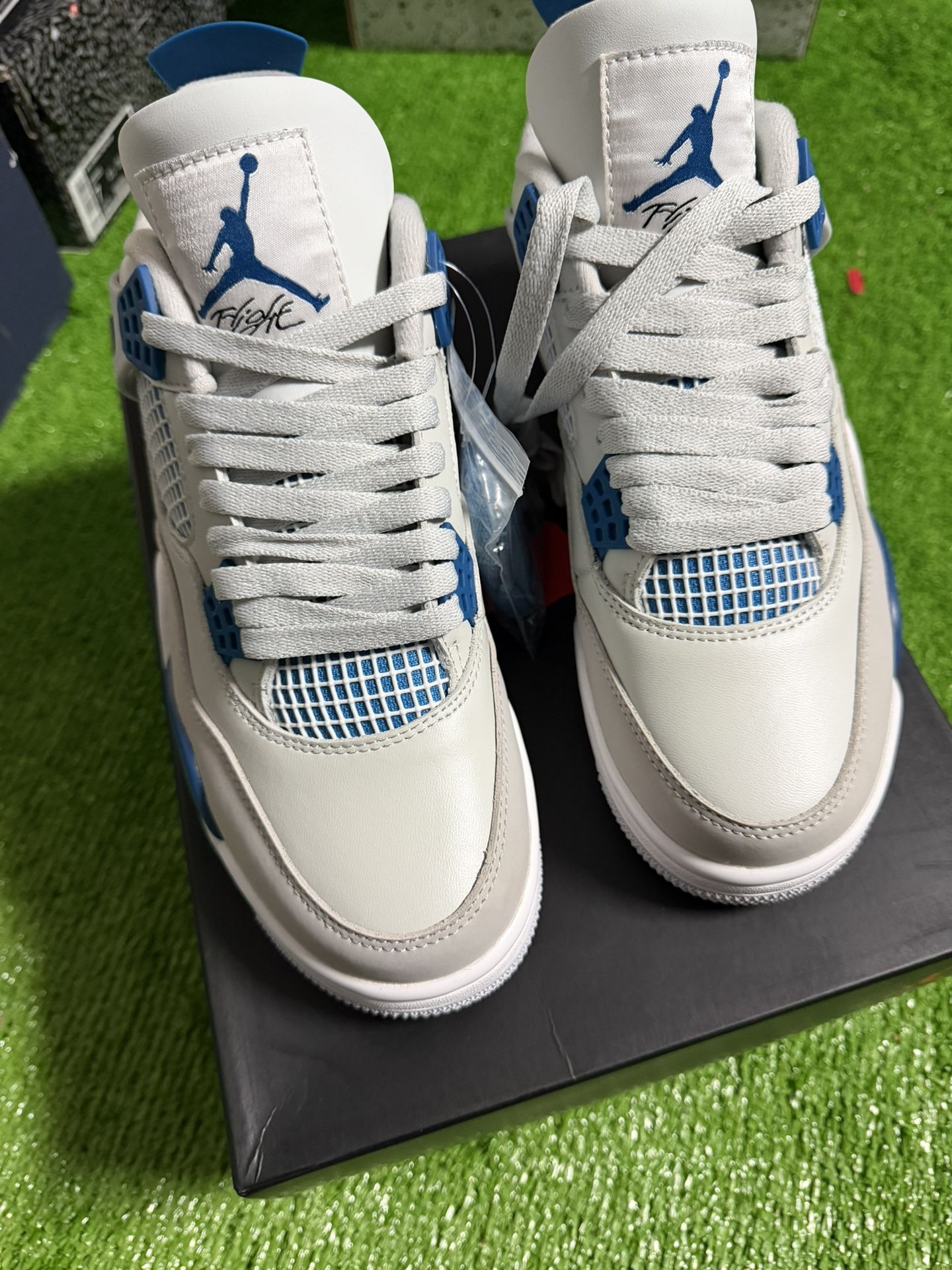 Jordan Retro 4 Military Blue 