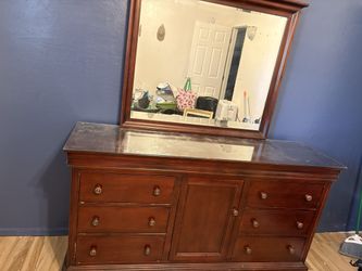 Dresser 