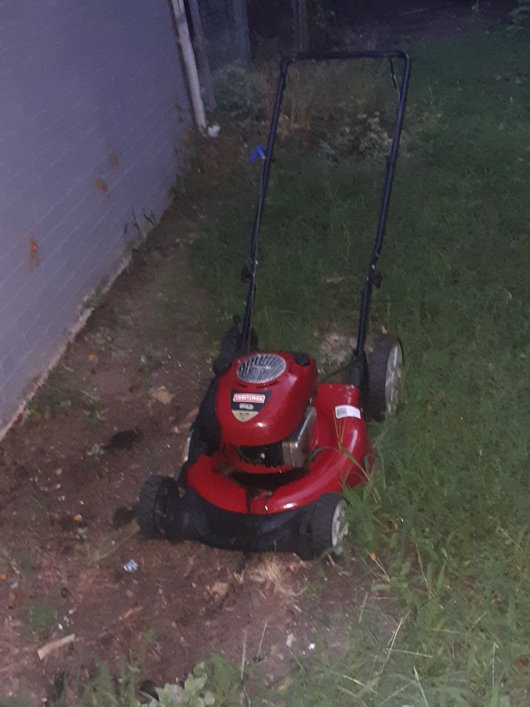 Lawn Mower, the gas tank is leaking ( it needs to be fix ), other than that it looks like new.