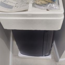 Delonghi Pinguino Air Conditioner For Up To 700 Square Feet 