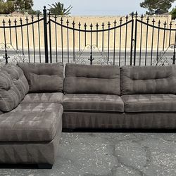 Beautiful Dark Gray Sectional Sofa Couch With Chaise Lounger
