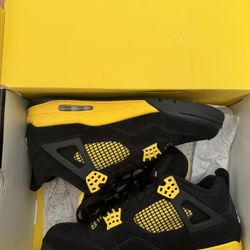 Jordan 4 Thunder 