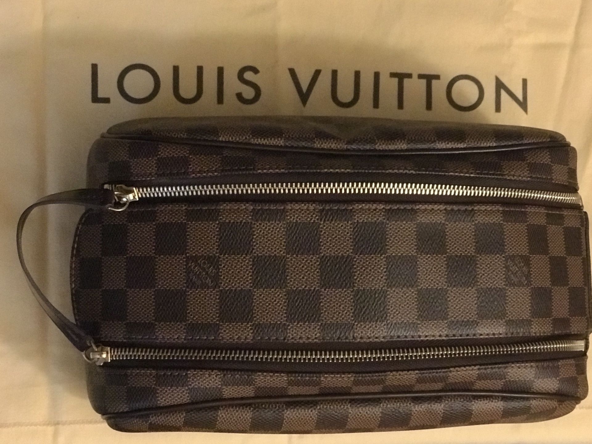 Louis Vuitton king size toiletry, what fits inside