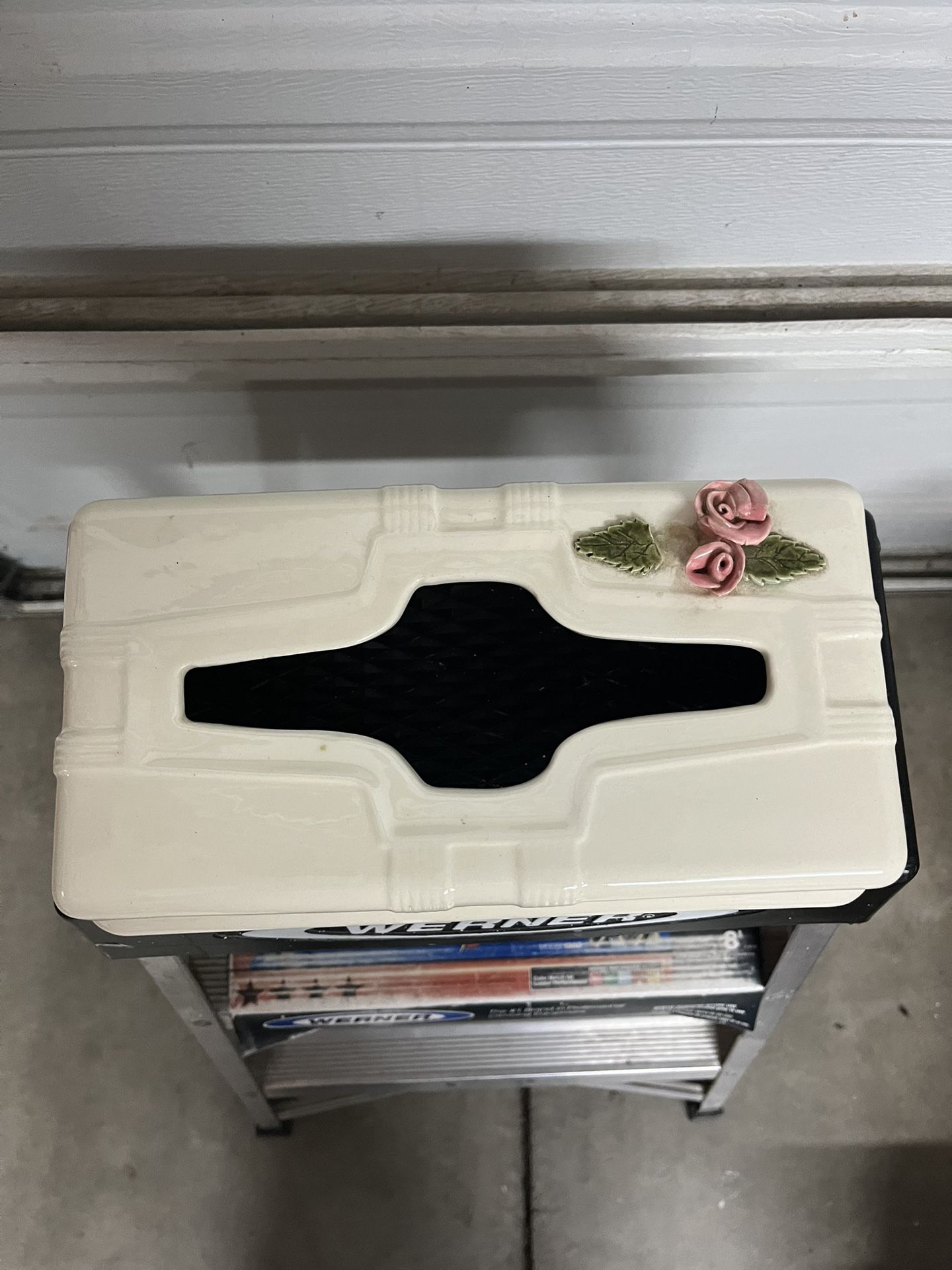 PORCLAIN TISSUE BOX HOLDER $5