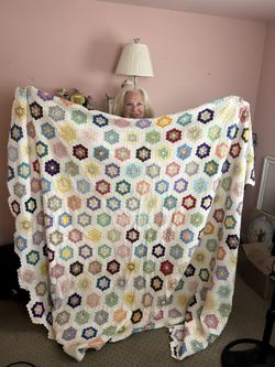 Vintage Handmade Grandma’s Garden Quilt