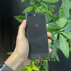 iPhone 8 Plus - Tractone/ Straight talk - 128GB