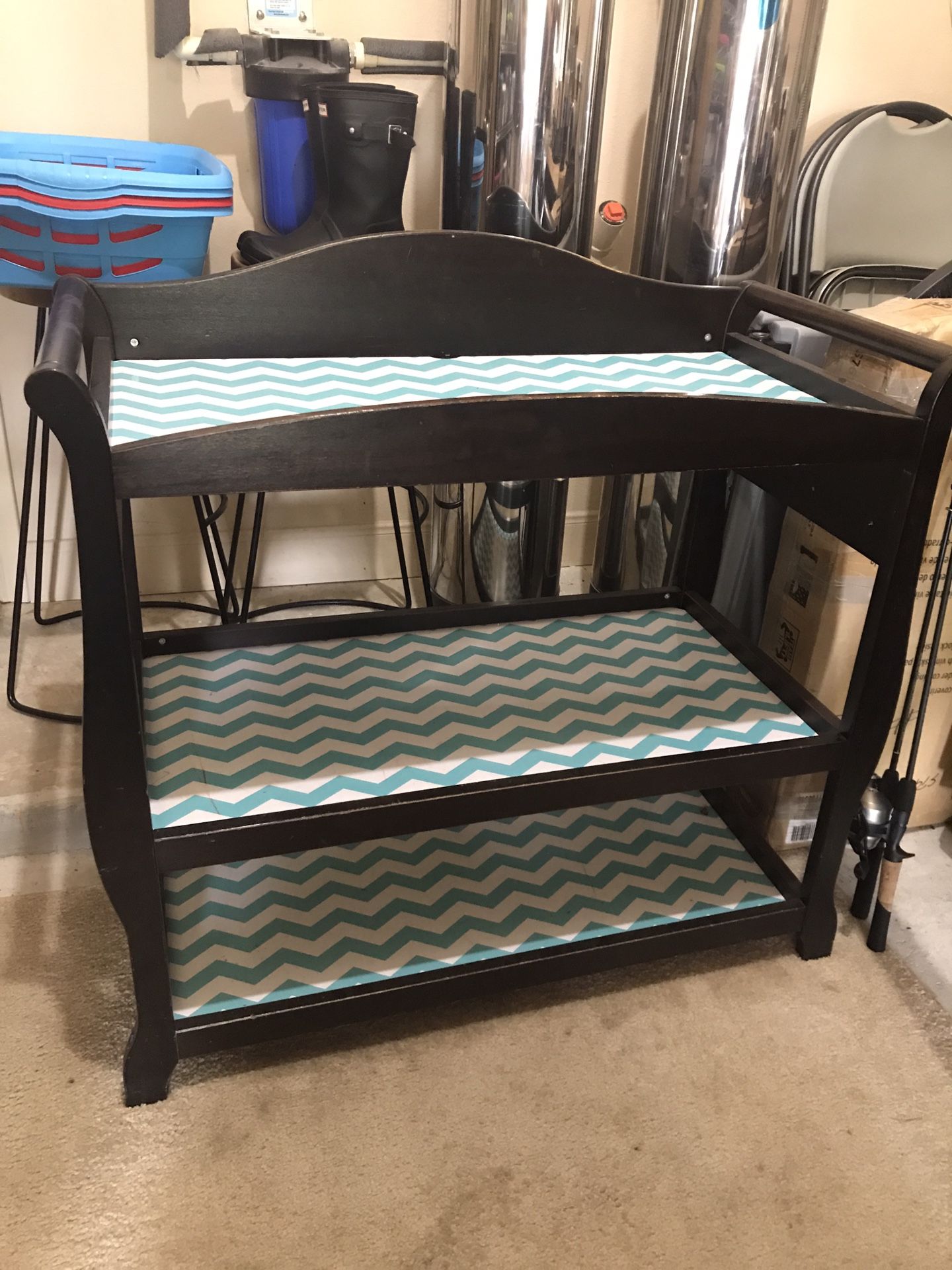 Baby changing table / toy shelf