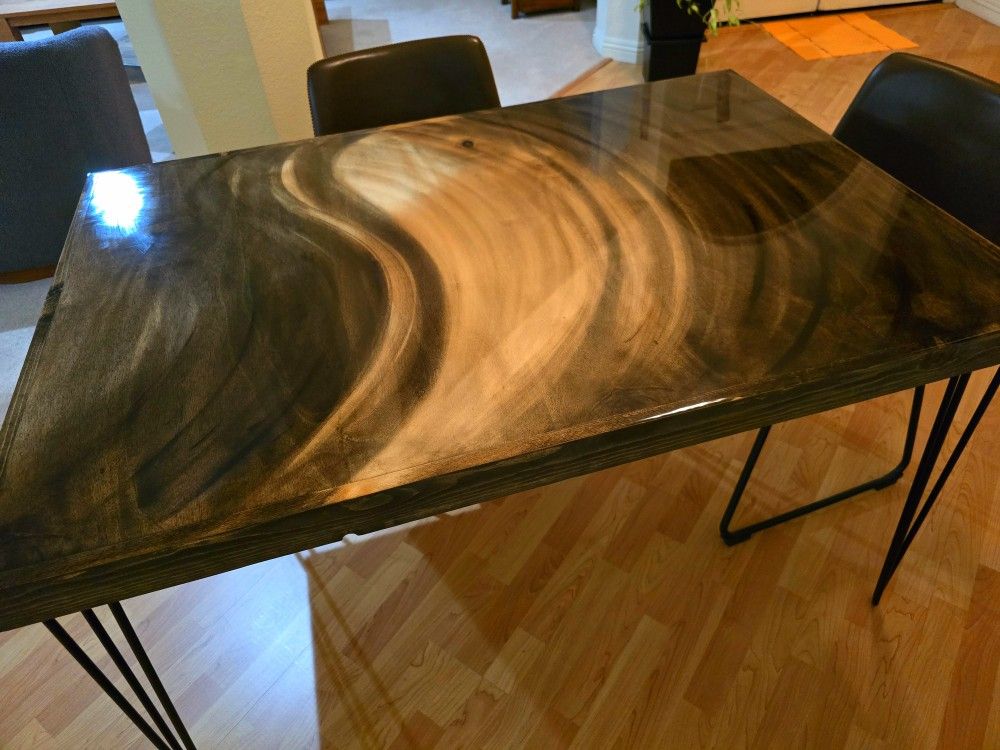 Amazing E Swirl Dining Table