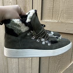 Steve Madden Mid Top Sneaker Size 9