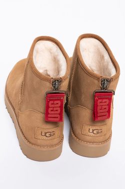 UGG Classic Short Logo Zip Boots