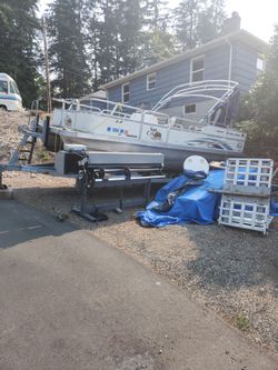 Pontoon boat yamaha