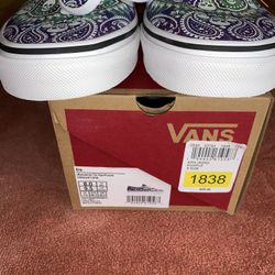 Vans Size 8 In Men And 10.5in Men .....9 In Men