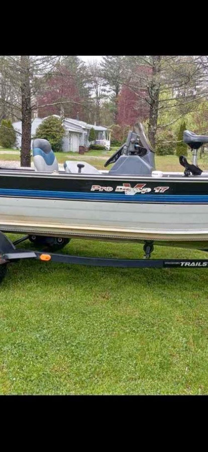 17ft Tracker Bass Boat Deep V