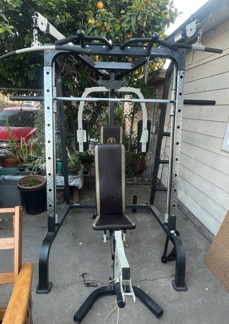 Marcy Diamond Elite exercises Machine
