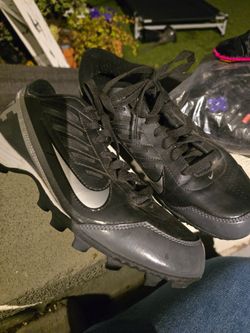 Nike Boys Baseball cleats size 8