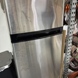 Haier 10.1 cu. ft. Stainless Steel Refrigerator – Clean & Working