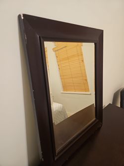 Rectangular Espresso Bevel Mirror -  Espejo de Pared Rectangular. $10