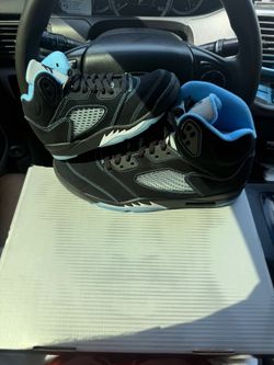 Air Jordan 5 Retro Black and University Blue  size 9.5 Men