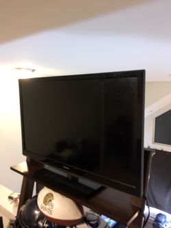 25) 32” Toshiba TV