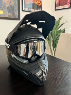 Oumurs 805 ATV helmet - never used