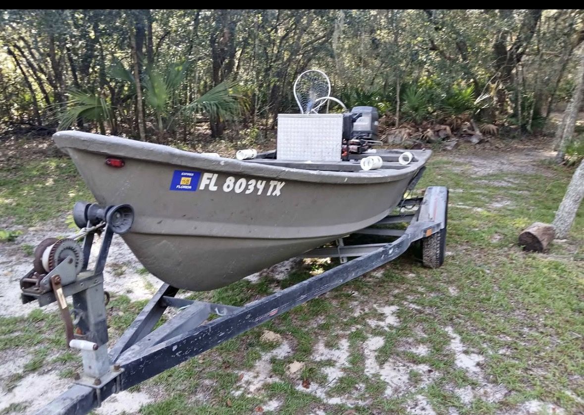 15ft skipjack with 60hp mariner motor with a trailer in good condition fiberglass v haul.
