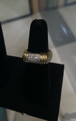 18k ring with natural diamonds