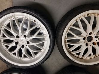 19inch staggered rims lug pattern is 5x114