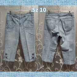 WOMENS LIGHT CAPRI JEANS SIZE 10 (READ)
