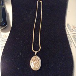 Vtg Locket on Chain