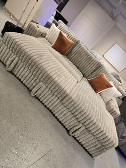 ✨️ Sectionals, 2pc Sofas ✨️ Furniture Queen Bedrooms, Dining Avail